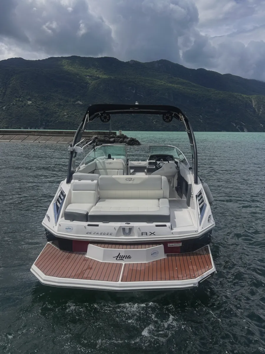 Location bateau Regal sur le Lac du Bourget – MF Boat